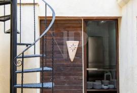 7 Bedrooms - Townhouse - For Sale