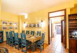 7 Bedrooms - Townhouse - For Sale