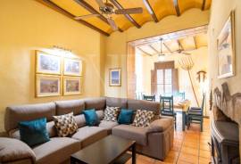 7 Bedrooms - Townhouse - For Sale