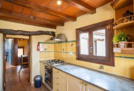 7 Bedrooms - Townhouse - For Sale