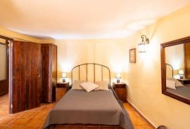 7 Bedrooms - Townhouse - For Sale