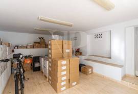 4 Bedrooms - Villa - For Sale