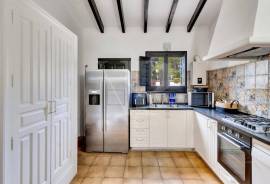 4 Bedrooms - Villa - For Sale