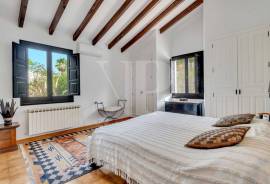 4 Bedrooms - Villa - For Sale