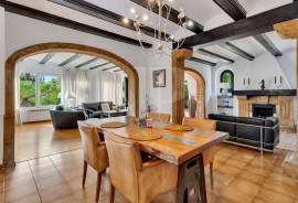 4 Bedrooms - Villa - For Sale