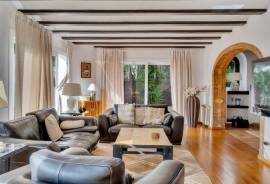 4 Bedrooms - Villa - For Sale