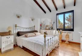 4 Bedrooms - Villa - For Sale