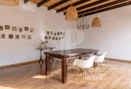 4 Bedrooms - Villa - For Sale