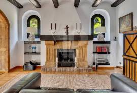 4 Bedrooms - Villa - For Sale