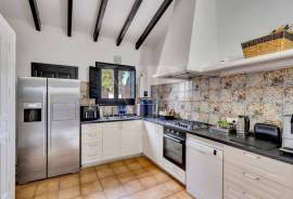 4 Bedrooms - Villa - For Sale