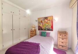 A house with many possibilities!!