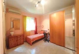 A house with many possibilities!!