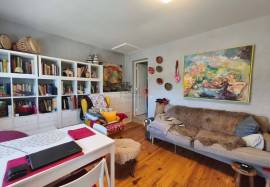 A house with many possibilities!!