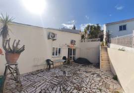 A house with many possibilities!!