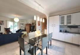 A house with many possibilities!!