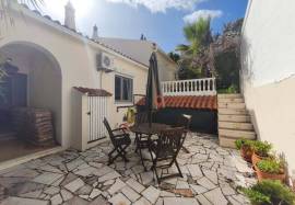 A house with many possibilities!!