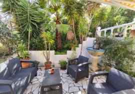 A house with many possibilities!!