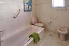 A house with many possibilities!!