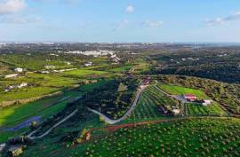 Farm with 27840 m2 in the municipality of Portimão