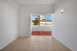 Fantastic renovated, spacious and bright 2+1 bedroom apartment next to the riverside of Portimão