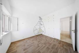 Fantastic renovated, spacious and bright 2+1 bedroom apartment next to the riverside of Portimão