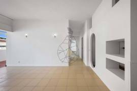 Fantastic renovated, spacious and bright 2+1 bedroom apartment next to the riverside of Portimão