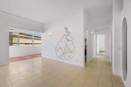 Fantastic renovated, spacious and bright 2+1 bedroom apartment next to the riverside of Portimão