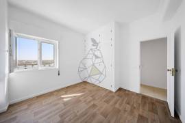 Fantastic renovated, spacious and bright 2+1 bedroom apartment next to the riverside of Portimão