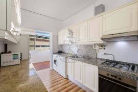Fantastic renovated, spacious and bright 2+1 bedroom apartment next to the riverside of Portimão
