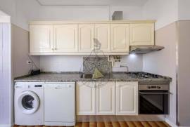 Fantastic renovated, spacious and bright 2+1 bedroom apartment next to the riverside of Portimão