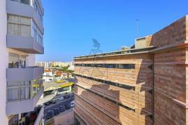 Fantastic renovated, spacious and bright 2+1 bedroom apartment next to the riverside of Portimão