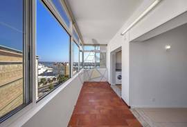 Fantastic renovated, spacious and bright 2+1 bedroom apartment next to the riverside of Portimão