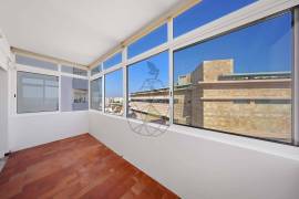 Fantastic renovated, spacious and bright 2+1 bedroom apartment next to the riverside of Portimão