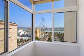 Fantastic renovated, spacious and bright 2+1 bedroom apartment next to the riverside of Portimão