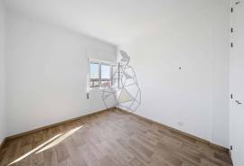 Fantastic renovated, spacious and bright 2+1 bedroom apartment next to the riverside of Portimão