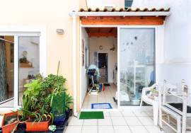 3 bedroom villa with commercial space - Riverside Zone in Portimão