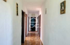 4 Bedroom Detached House in Sanfins for Renovation