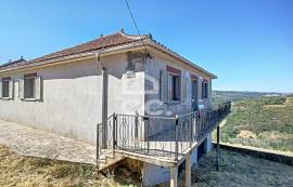 4 Bedroom Detached House in Sanfins for Renovation