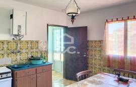 4 Bedroom Detached House in Sanfins for Renovation