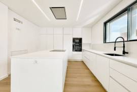 Moradia T3 em Murches com Garagem Box, Jardim e Piscina