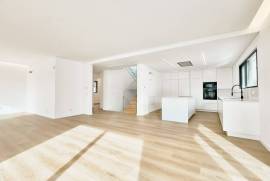 Moradia T3 em Murches com Garagem Box, Jardim e Piscina