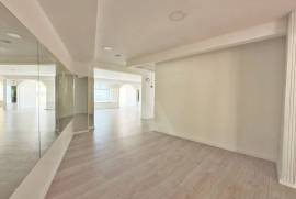 Loja com 250m2 e Vista Mar em São Pedro do Estoril