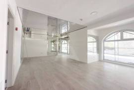 Loja com 250m2 e Vista Mar em São Pedro do Estoril