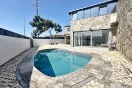 Moradia T3 em Alcabideche com Piscina e Espaço Exterior