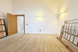 Moradia T3 em Alcabideche com Piscina e Espaço Exterior