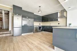 Moradia T3 em Alcabideche com Piscina e Espaço Exterior