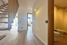 Moradia T3 em Alcabideche com Piscina e Espaço Exterior