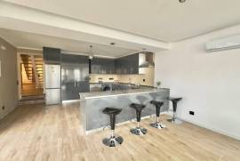 Moradia T3 em Alcabideche com Piscina e Espaço Exterior