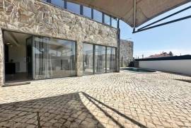 Moradia T3 em Alcabideche com Piscina e Espaço Exterior