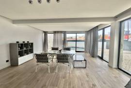 Moradia T3 em Alcabideche com Piscina e Espaço Exterior